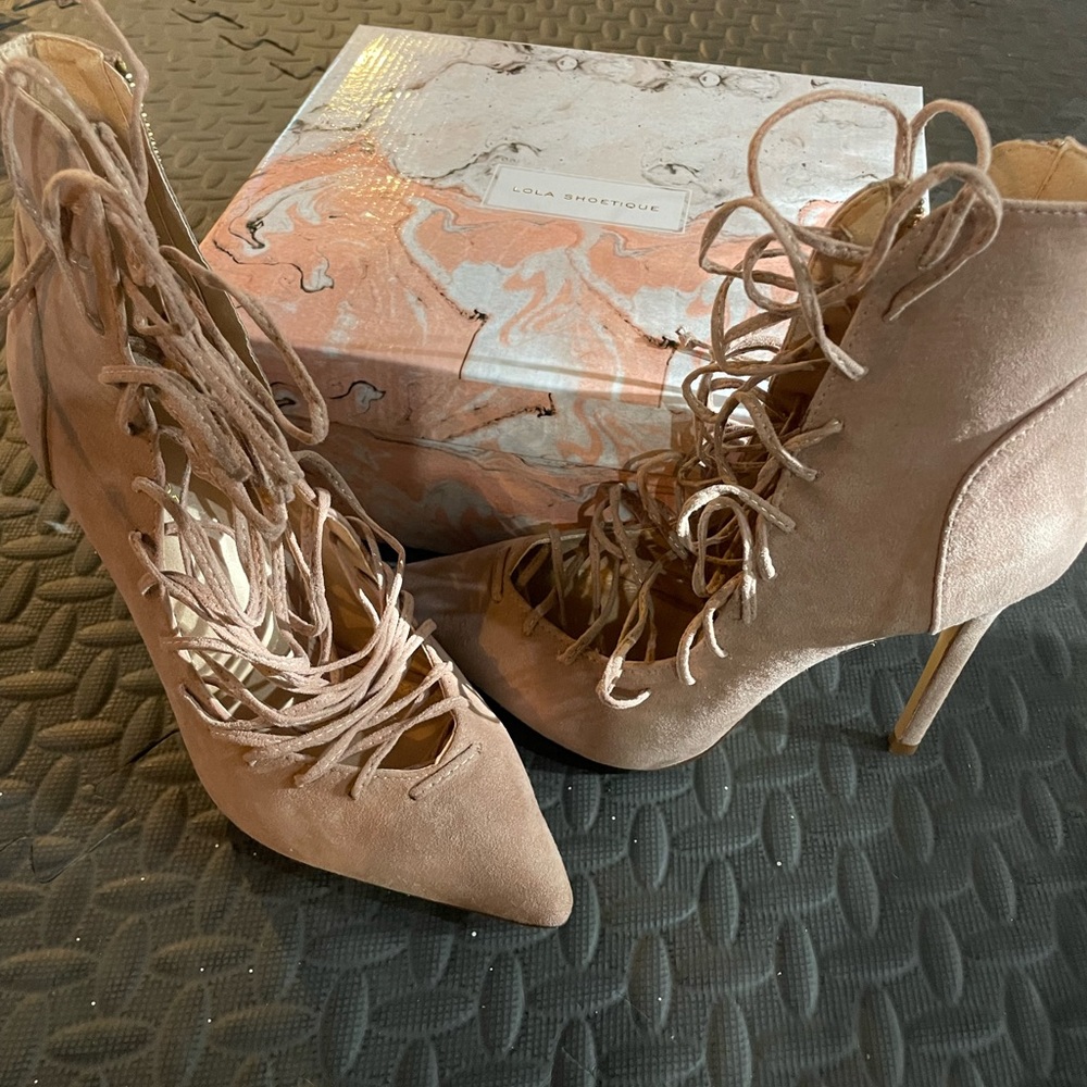 LOLA Shoetique beige suede lace up heel